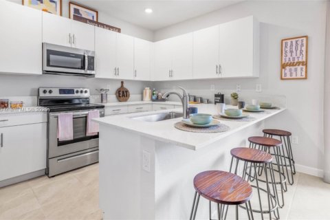 Adosado en alquiler en Homestead, Florida, 3 dormitorios, 149.76 m2 № 1973661 - foto 5