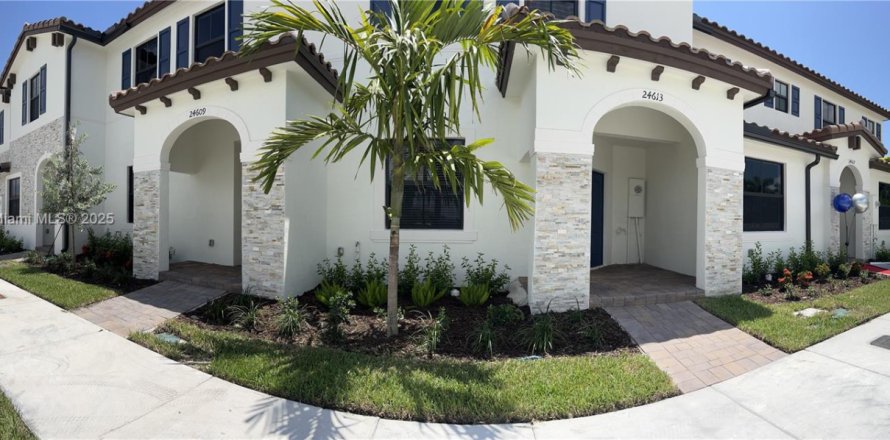 Adosado en Homestead, Florida 3 dormitorios, 149.76 m2 № 1973661