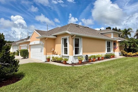 House in Vero Beach, Florida 3 bedrooms, 159.33 sq.m. № 2422726 - photo 2