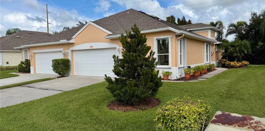 House in Vero Beach, Florida 3 bedrooms, 159.33 sq.m. № 2422726