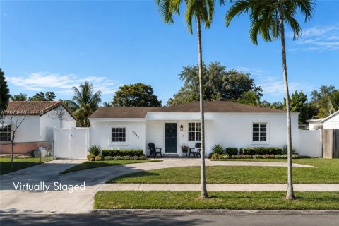 Casa en South Miami, Florida 2 dormitorios, 102.19 m2 № 2312174