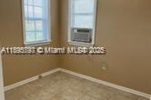 Villa ou maison à louer à Riviera Beach, Floride: 3 chambres, 92.25 m2 № 1950238 - photo 7