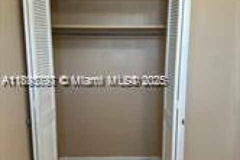 Villa ou maison à louer à Riviera Beach, Floride: 3 chambres, 92.25 m2 № 1950238 - photo 11