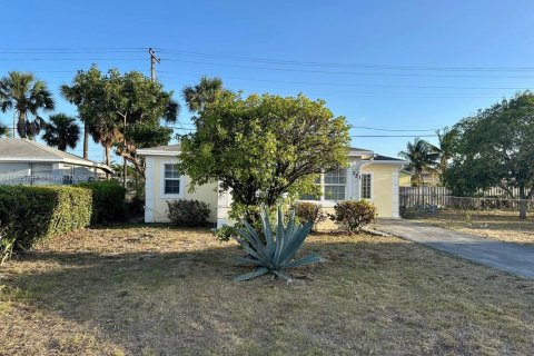 Villa ou maison à louer à Riviera Beach, Floride: 3 chambres, 92.25 m2 № 1950238 - photo 2