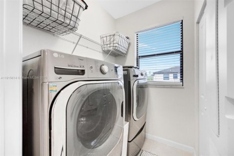 Купить виллу или дом в Хомстед, Флорида 4 спальни, 224.08м2, № 1971653 - фото 28