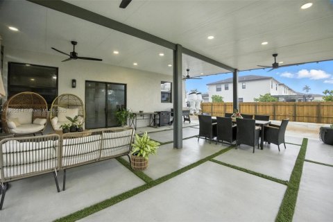 Купить виллу или дом в Хомстед, Флорида 4 спальни, 224.08м2, № 1971653 - фото 16