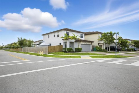 Купить виллу или дом в Хомстед, Флорида 4 спальни, 224.08м2, № 1971653 - фото 13