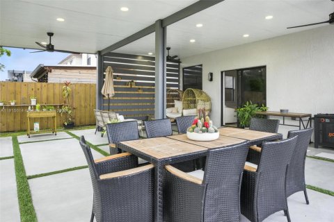 Купить виллу или дом в Хомстед, Флорида 4 спальни, 224.08м2, № 1971653 - фото 15