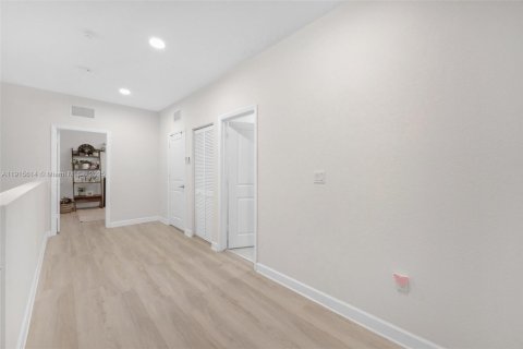 Купить виллу или дом в Хомстед, Флорида 4 спальни, 224.08м2, № 1971653 - фото 8