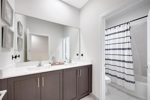 Купить виллу или дом в Хомстед, Флорида 4 спальни, 224.08м2, № 1971653 - фото 5