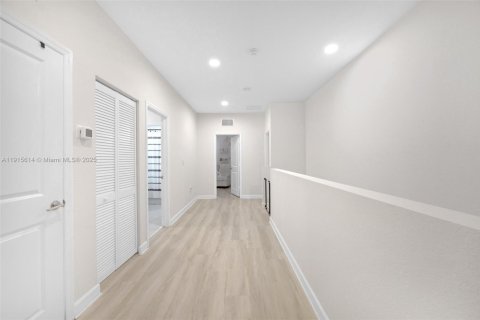 Купить виллу или дом в Хомстед, Флорида 4 спальни, 224.08м2, № 1971653 - фото 4