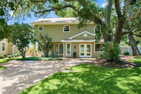 House in Dunedin, Florida 3 bedrooms, 187.29 sq.m. № 2227425