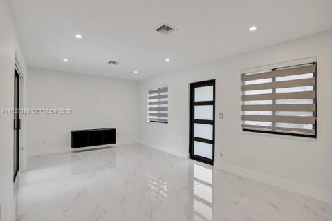 Casa en alquiler en Hollywood, Florida, 2 dormitorios, 103.4 m2 № 1989051 - foto 19