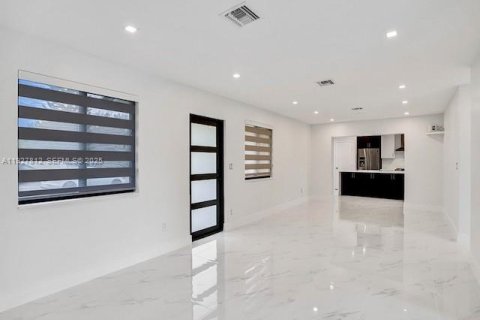 Casa en alquiler en Hollywood, Florida, 2 dormitorios, 103.4 m2 № 1989051 - foto 15