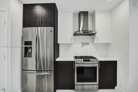 Casa en alquiler en Hollywood, Florida, 2 dormitorios, 103.4 m2 № 1989051 - foto 30