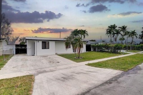 Casa en Hollywood, Florida 2 dormitorios, 103.4 m2 № 1989051