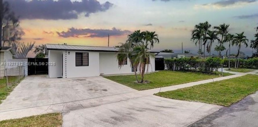 Casa en Hollywood, Florida 2 dormitorios, 103.4 m2 № 1989051