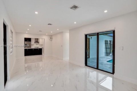 Casa en alquiler en Hollywood, Florida, 2 dormitorios, 103.4 m2 № 1989051 - foto 17