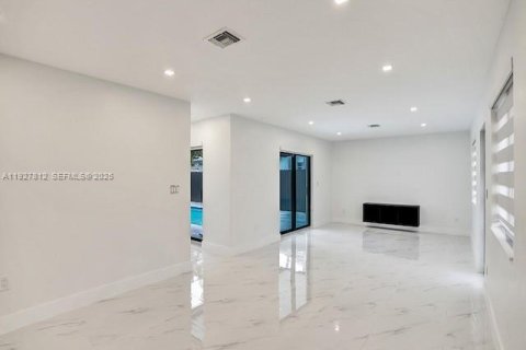 Casa en alquiler en Hollywood, Florida, 2 dormitorios, 103.4 m2 № 1989051 - foto 23