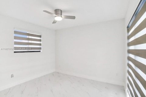 Casa en alquiler en Hollywood, Florida, 2 dormitorios, 103.4 m2 № 1989051 - foto 6