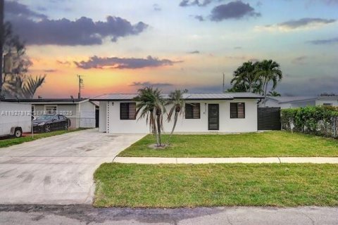 Casa en alquiler en Hollywood, Florida, 2 dormitorios, 103.4 m2 № 1989051 - foto 2