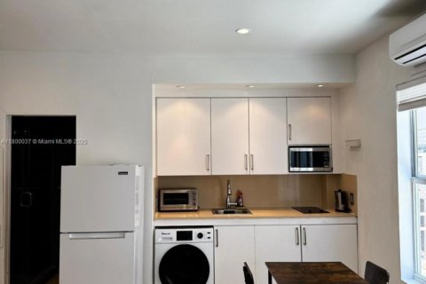 Condominio en alquiler en Miami Beach, Florida, 26.94 m2 № 1861689 - foto 2