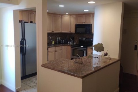 Copropriété à louer à Miami, Floride: 1 chambre, 56.86 m2 № 1989915 - photo 2