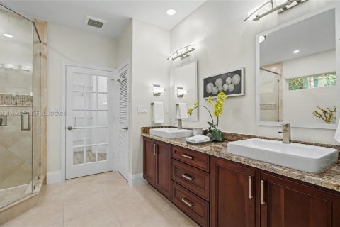 House in Naples, Florida 4 bedrooms, 406.45 sq.m. № 2030696 - photo 19