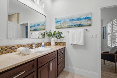 House in Naples, Florida 4 bedrooms, 406.45 sq.m. № 2030696 - photo 22