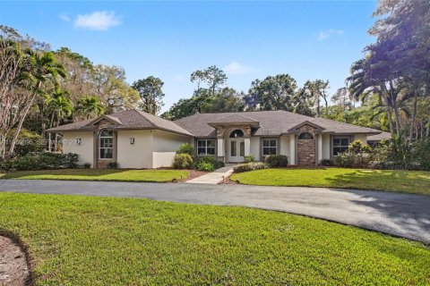 House in Naples, Florida 4 bedrooms, 406.45 sq.m. № 2030696