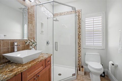 House in Naples, Florida 4 bedrooms, 406.45 sq.m. № 2030696 - photo 29