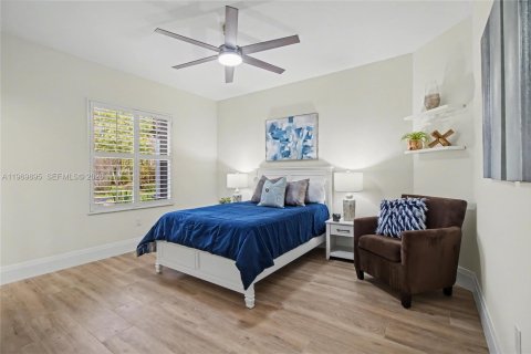 House in Naples, Florida 4 bedrooms, 406.45 sq.m. № 2030696 - photo 21