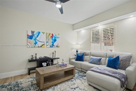 House in Naples, Florida 4 bedrooms, 406.45 sq.m. № 2030696 - photo 14