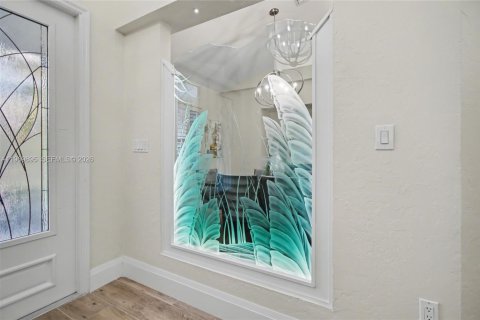 House in Naples, Florida 4 bedrooms, 406.45 sq.m. № 2030696 - photo 4