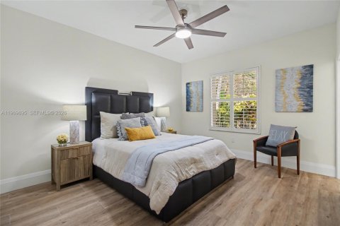 House in Naples, Florida 4 bedrooms, 406.45 sq.m. № 2030696 - photo 24