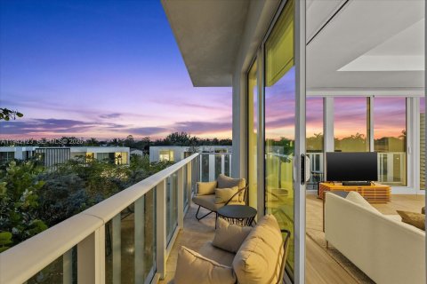 Кондоминиум с 2 спальнями в Майами-Бич, Флорида № 1999914