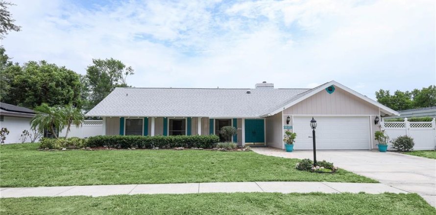 House in Maitland, Florida 4 bedrooms, 216.93 sq.m. № 1855631