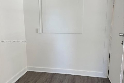 Снять в аренду квартиру в Майами, Флорида 1 спальня, 57.6м2, № 2005153 - фото 6