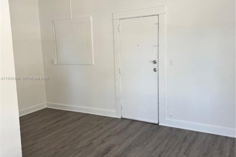 Снять в аренду квартиру в Майами, Флорида 1 спальня, 57.6м2, № 2005153 - фото 2