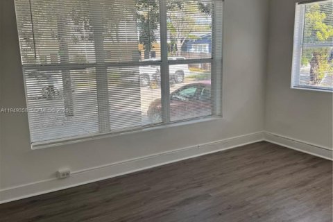 Снять в аренду квартиру в Майами, Флорида 1 спальня, 57.6м2, № 2005153 - фото 3