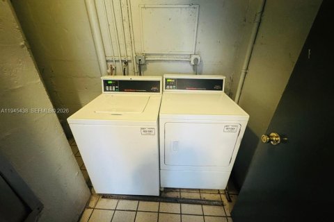 Condo in West Palm Beach, Florida, 2 bedrooms  № 2001979 - photo 15