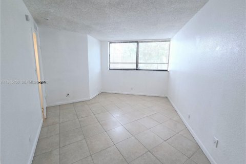 Condo in West Palm Beach, Florida, 2 bedrooms  № 2001979 - photo 7