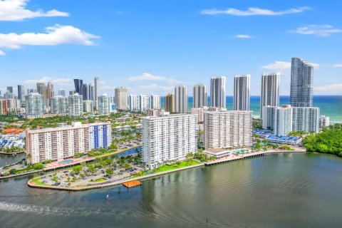 Condo à Sunny Isles Beach, Floride, 2 chambres  № 2003825