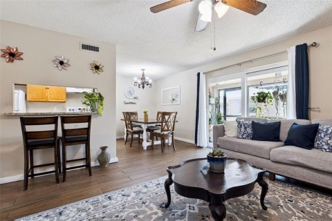 Condominio en venta en Casselberry, Florida, 1 dormitorio, 72.56 m2 № 2098857 - foto 8