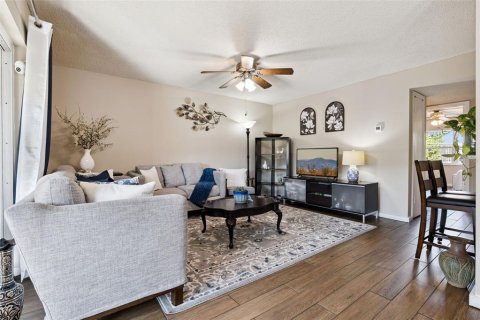 Condominio en venta en Casselberry, Florida, 1 dormitorio, 72.56 m2 № 2098857 - foto 11