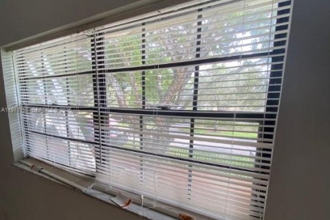 Condominio en alquiler en Miami, Florida, 2 dormitorios, 84.26 m2 № 2032237 - foto 8