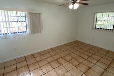 Condominio en alquiler en Miami, Florida, 2 dormitorios, 84.26 m2 № 2032237 - foto 5