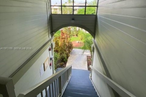 Condominio en alquiler en Miami, Florida, 2 dormitorios, 84.26 m2 № 2032237 - foto 3