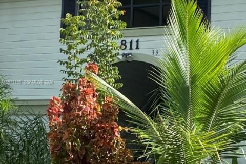 Condominio en alquiler en Miami, Florida, 2 dormitorios, 84.26 m2 № 2032237 - foto 2