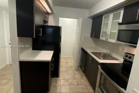 Condominio en alquiler en Miami, Florida, 2 dormitorios, 84.26 m2 № 2032237 - foto 10